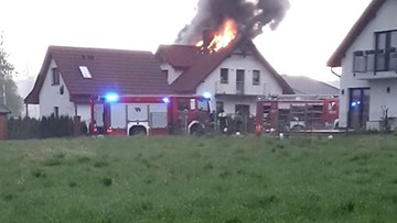 Dom jednorodzinny zapalił się po uderzeniu pioruna