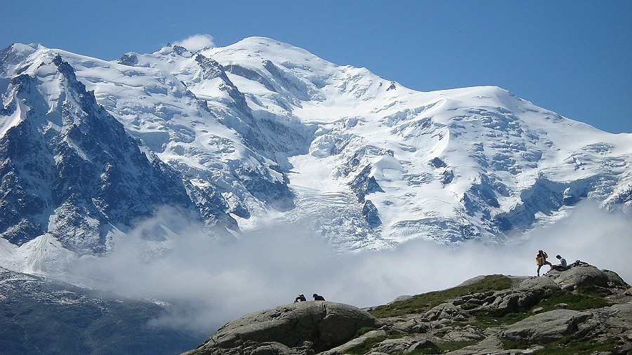 Mont Blanc, najwyższa góra w Alpach. Fot. Max Pixel.