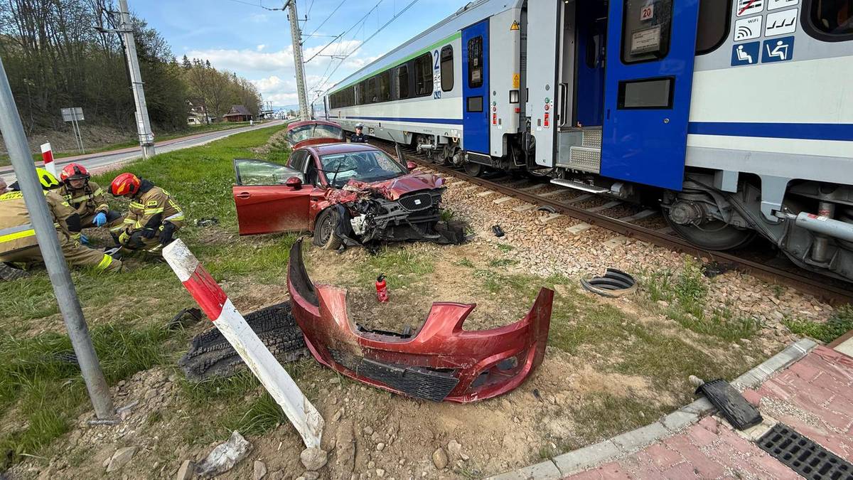 Majówkowy paraliż kolei na Podhalu. Auto wjechało pod ekspresowy pociąg