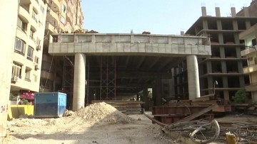 Estakada 40 centymetrów od wieżowców. Zbudowano ją w Egipcie