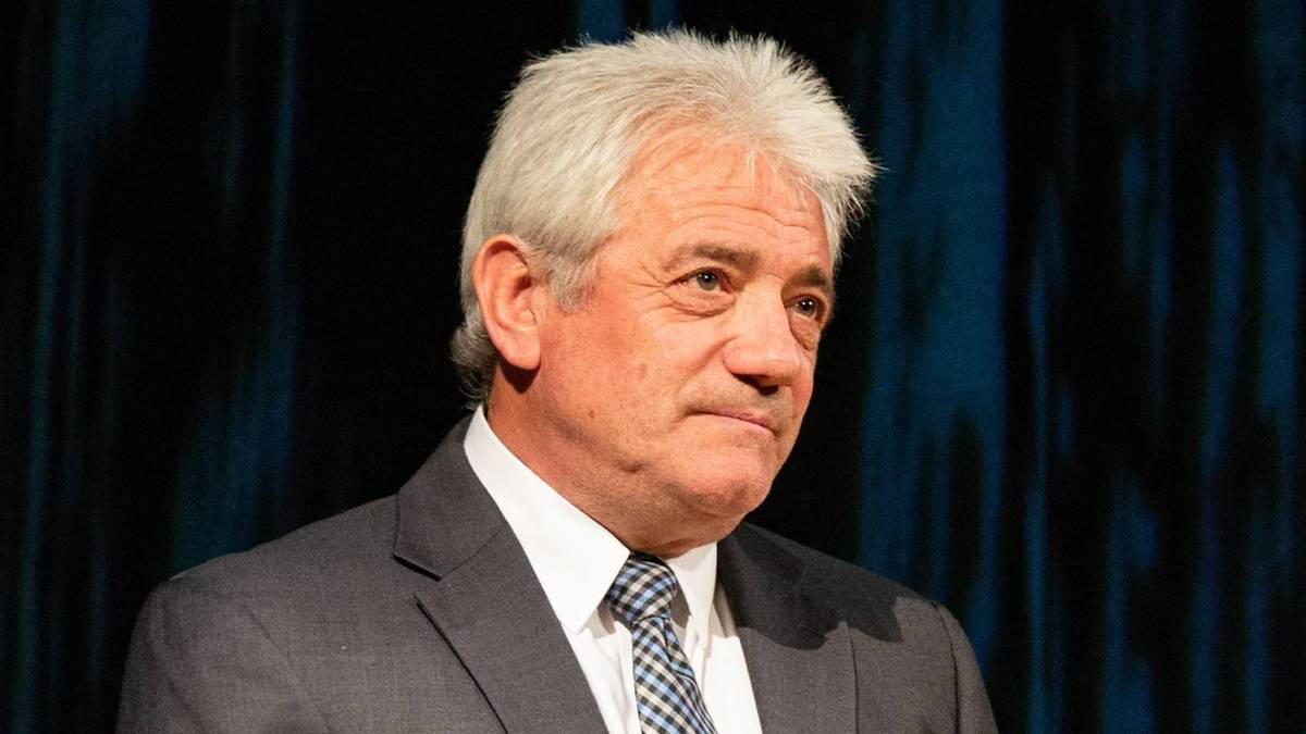 Kevin Keegan w garniturze