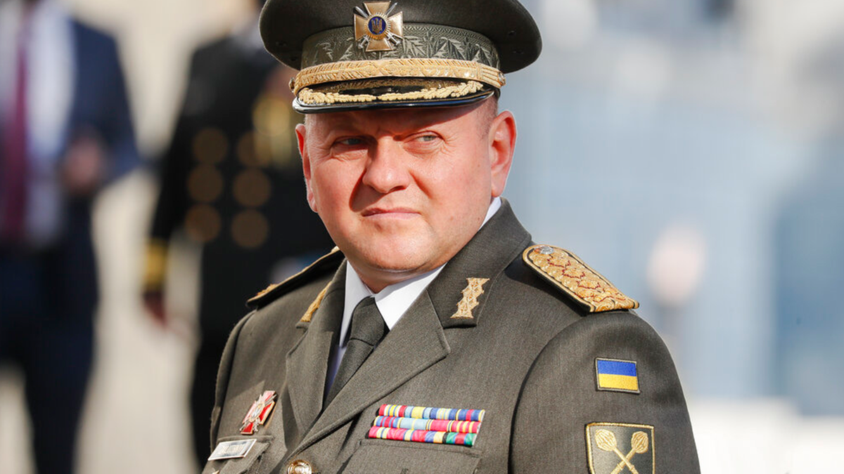 Załużny przoduje w sondażach. Może wrócić do Ukrainy i rzucić rękawicę Zełenskiemu