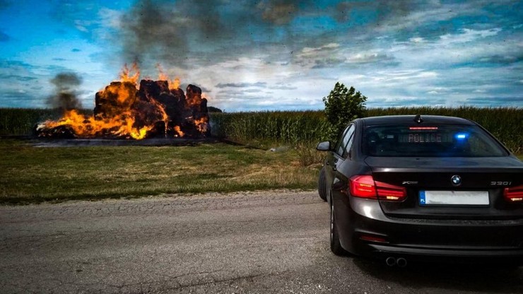 Płonęły bele słomy. Interweniowali policjanci z podlaskiej grupy "SPEED"