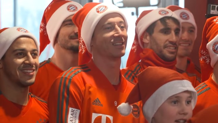 Świąteczna niespodzianka! Lewandowski zaśpiewał hymn Bayernu z dziećmi