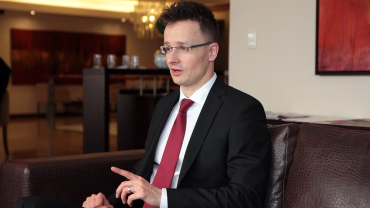 Szef MSZ Węgier: zawetujemy każdą próbę sankcji wobec Polski