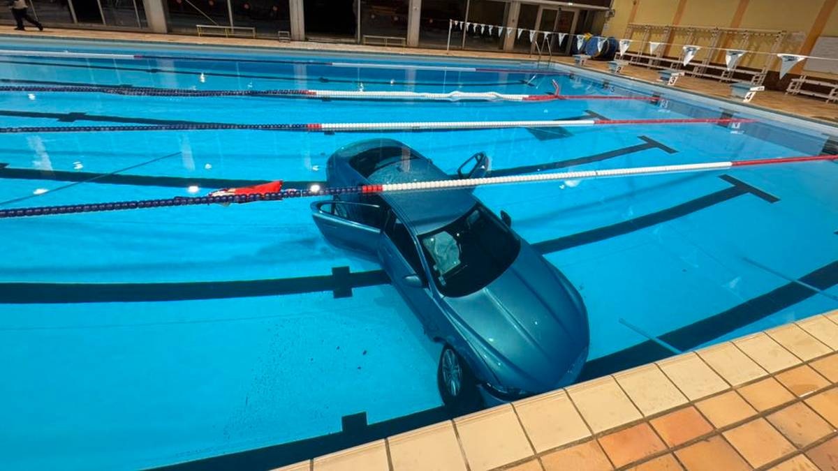 Wjechała samochodem do basenu. Nietypowa sytuacja we Francji