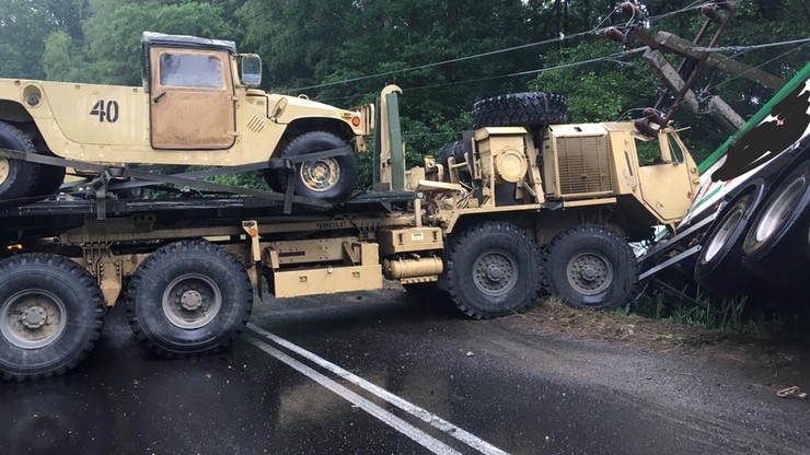 Pojazd amerykańskiego wojska zderzył się z tirem w okolicy Drawska