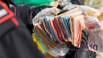 Wyrzucił do śmieci 7 tys. euro. Poszukiwania trwały dwa dni