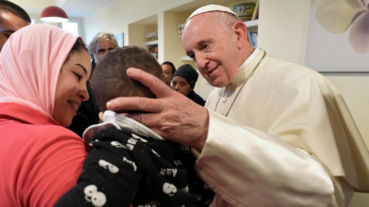 Papież: dzieci krzyczą na mój widok, bo myślą, że jestem lekarzem