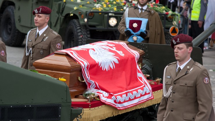 Po ekshumacji Lecha i Marii Kaczyńskich nie będzie oficjalnego pogrzebu na Wawelu