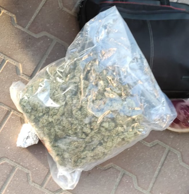 W wyrzuconej przez okno torbie znajdowało się 800 gramów narkotyków