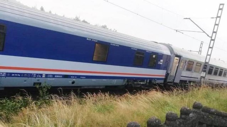 Śląskie. Wykoleiły się dwa wagony pociągu Intercity. Ruch na linii Tychy – Rybnik wstrzymany