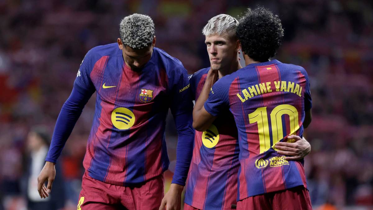 Piłkarze FC Barcelony w swoich strojach meczowych.