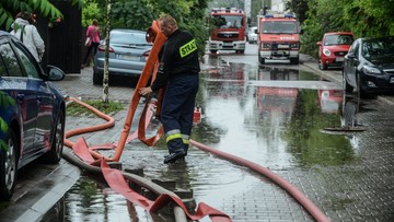 Polska w deszczu. 111 tys. odbiorców bez prądu, podtopione domy, zalane ulice