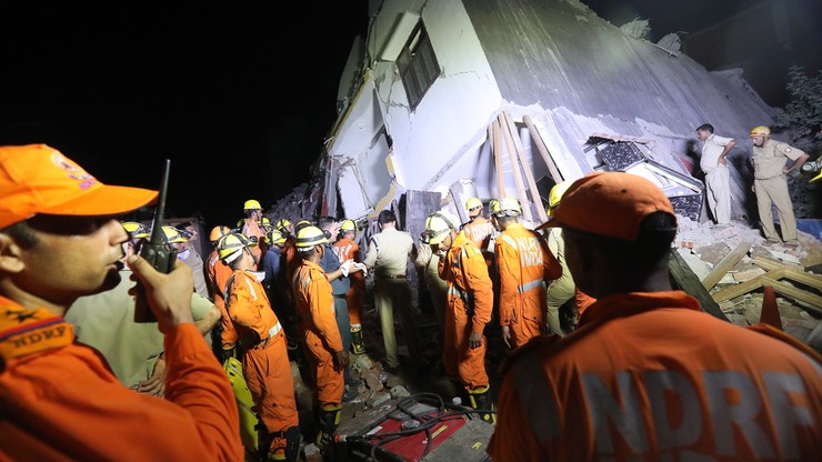 Zawalony budynek w Indiach. Spod gruzów wydobyto ciała sześciu osób