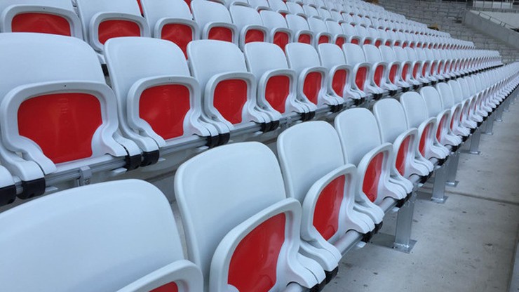Euro 2016: kibice w Nicei i Lyonie będą siedzieć na krzesłach z Jasła