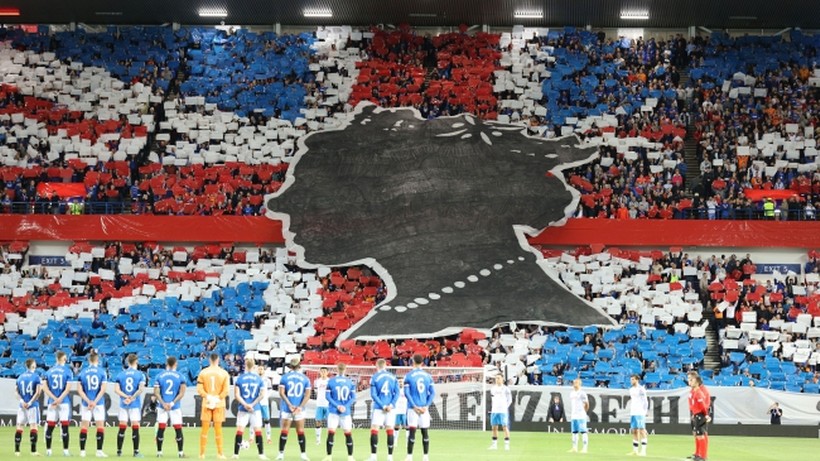 Fani Rangers złożyli hołd królowej, mimo zakazu UEFA