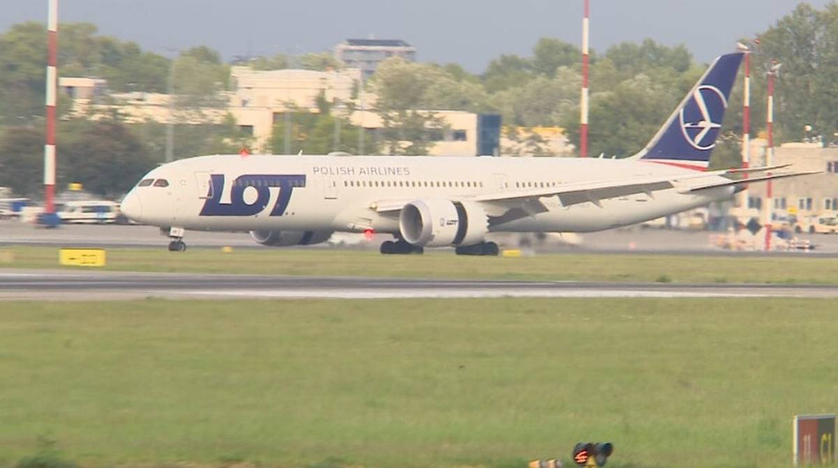 Awaryjne lądowanie samolotu w Warszawie. "Problem z hamulcami"