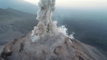 27.05.2020 08:00 Jak bezpiecznie zbadać erupcję wulkanu? Najlepiej za pomocą dronów