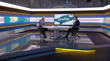 Dwie osoby siedzące przy okrągłym stole w studiu telewizyjnym. Na ekranie za nimi wyświetla się napis "graffiti".