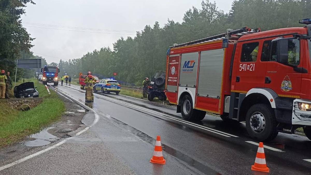 Wypadek z udziałem wojskowej ciężarówki. Trzy osoby trafiły do szpitala