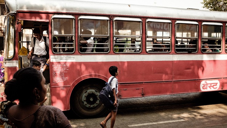 Przycisk alarmowy we wszystkich autobusach publicznych w Indiach