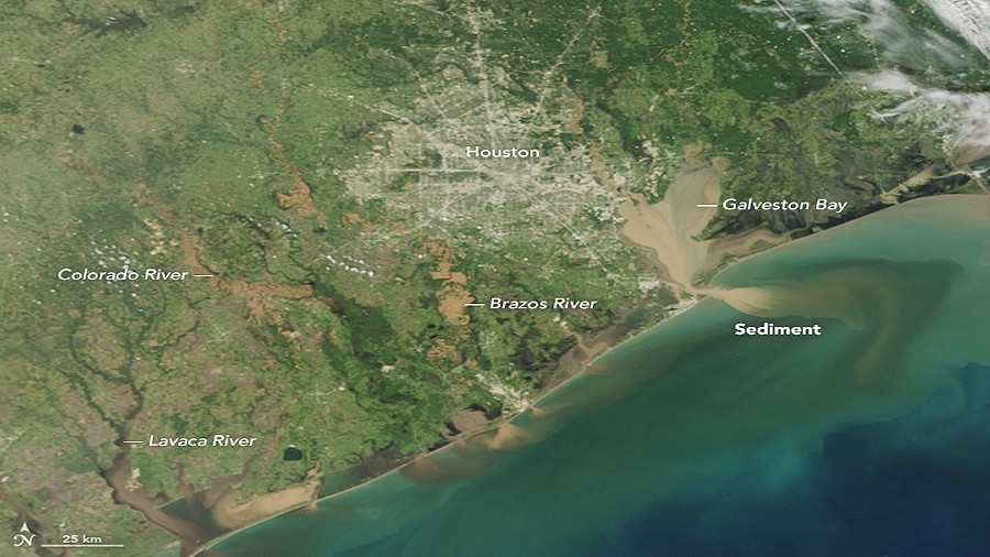 Zdjęcie satelitarne Houston i Teksasu po przejściu Huraganu Harvey. Fot. NASA.