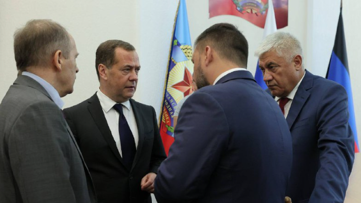 Wojna w Ukrainie. Dmitrij Miedwiediew z wizytą na Donbasie. Rozmawiał o bezpieczeństwie