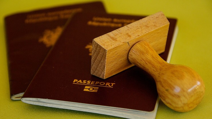 Eksperci ostrzegają przed paszportami covidowymi. Wiążą się z nimi poważne ryzyka