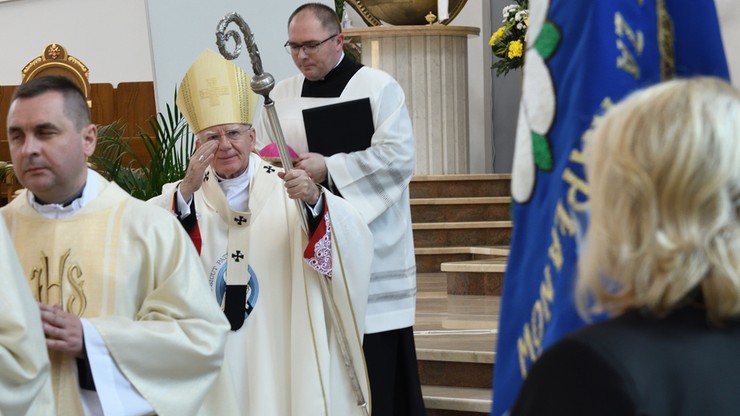 Abp Jędraszewski odprawił mszę mimo kontaktu z zakażonym biskupem? Archidiecezja dementuje