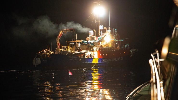 Włochy przyjmą część migrantów ze statku Lifeline. Jednostka zawinie do portu na Malcie