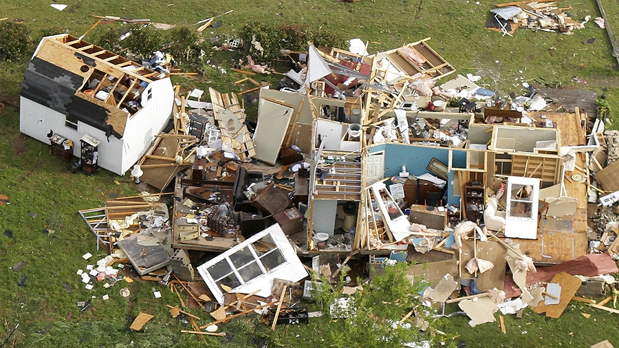 06.03.2019 09:00 Potężne tornado wyssało z łóżek całą rodzinę i rozrzuciło ją po okolicy. Tylu ofiar nie było od 6 lat