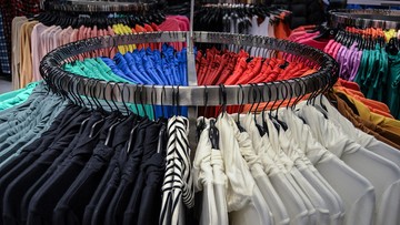 Polacy kupują ubrania w sklepach znanych marek