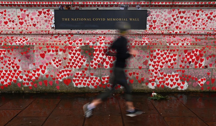 Ściana pamięci ofiar COVID-19 w Londynie