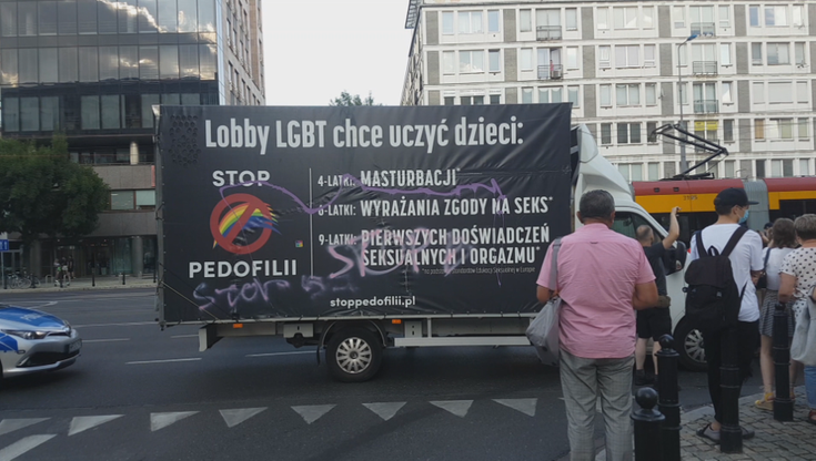 Łódź: Radni chcą zakazu jazdy dla furgonetek pro-life i propagujących homofobię