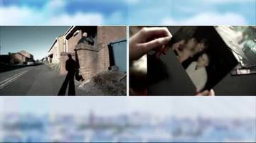 Dwie sceny: sylwetka człowieka przy budynku po lewej, zbliżenie na dłonie trzymające zdjęcie pary po prawej.