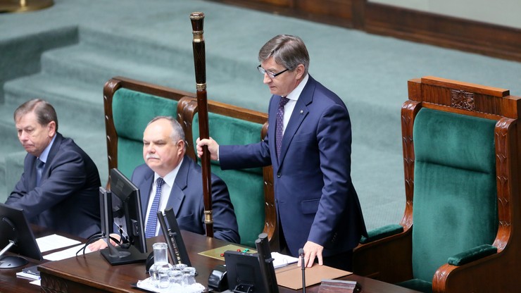 "Marszałek Sejmu z szacunkiem podchodzi do inicjatywy referendalnej" - powiedział Grzegrzółka