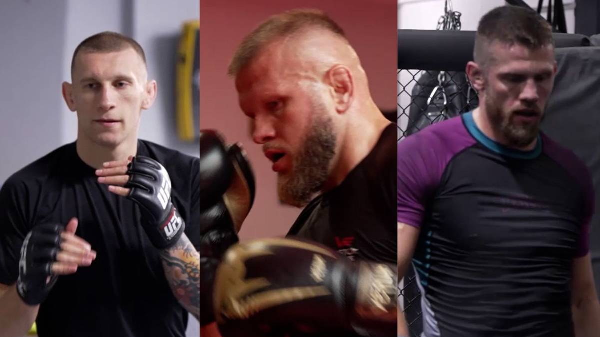 Trzech mężczyzn, prawdopodobnie zawodników MMA, w przygotowaniu do walki. Każdy z nich ma na sobie rękawice bokserskie.