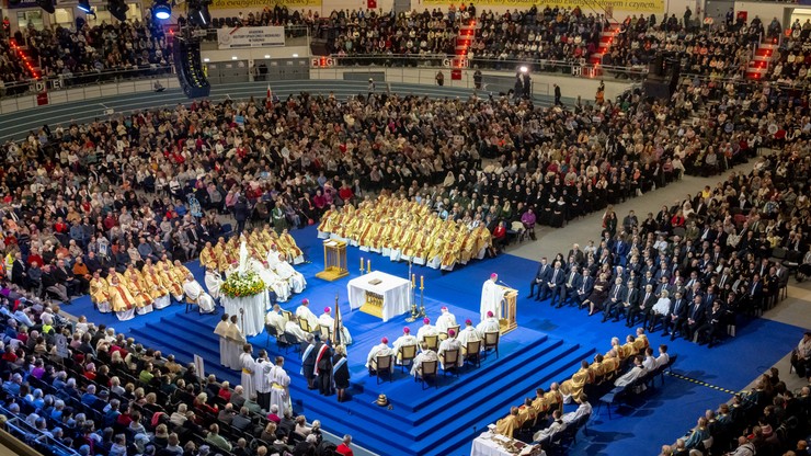 Uroczysta msza święta w Hali Sportowo-Widowiskowej Arena Toruń