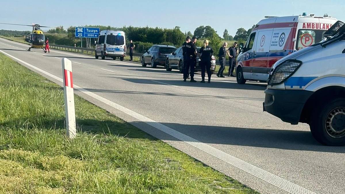 Stracił przytomność na autostradzie. Uratowali go policjanci