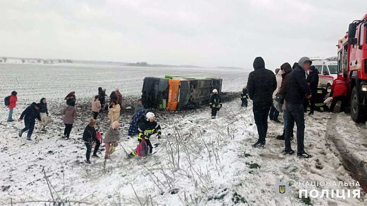Ukraina. Wypadek autokaru relacji Warszawa-Odessa. Według policji podróżowało nim 25 osób