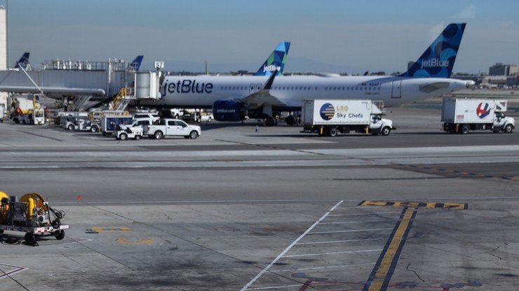 Gwatemalski pasażer na gapę przeżył lot do Miami ukryty w podwoziu samolotu