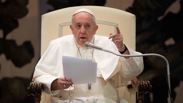 Franciszek popiera ochronę prawną związków. "Homoseksualiści na to zasługują"



