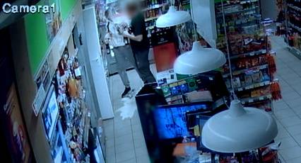 Krew na twarzy, wyrok na karku. Pobity butelką przez ekspedienta… skazany.