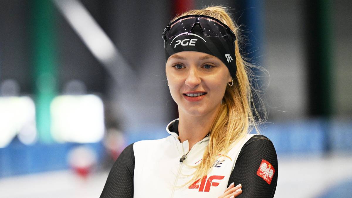 Portret łyżwiarki szybkiej Kai Ziomek-Nogal w sportowym stroju.
