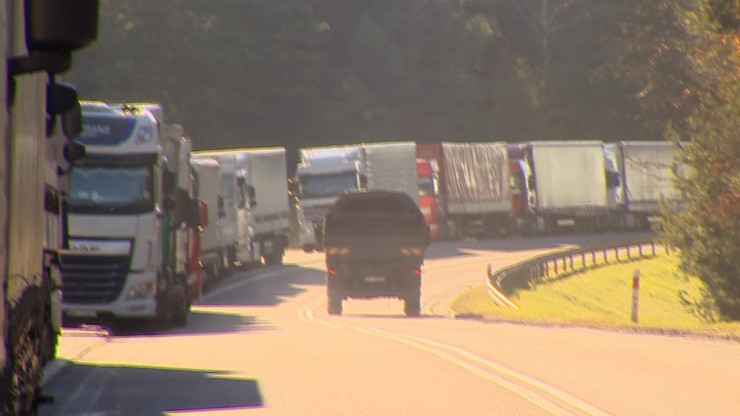 Podlaskie. Rekordowo długa kolejka ciężarówek do przejścia granicznego w Bobrownikach