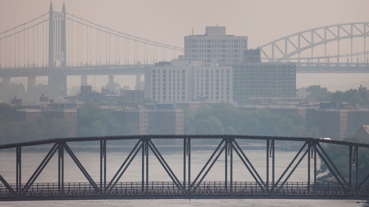Apocalipsa smog la New York.  Din cauza incendiilor din Canada