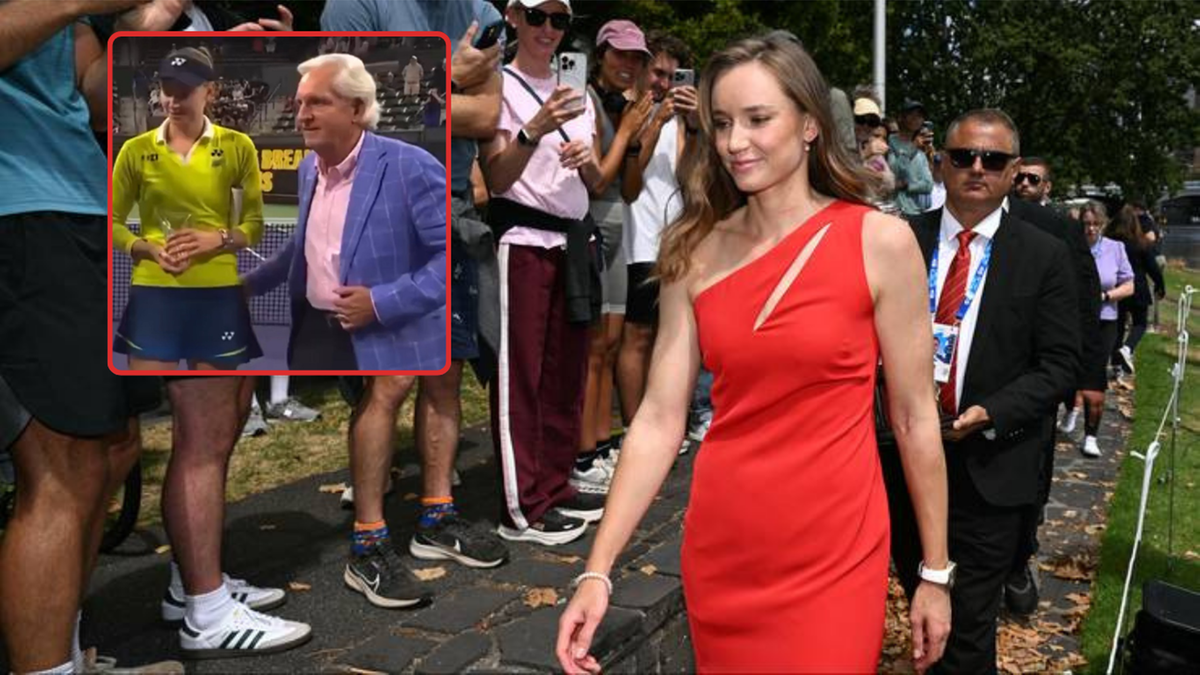 Elena Rybakina odtrąca rękę mężczyzny podczas ceremonii wręczenia nagr&oacute;d.