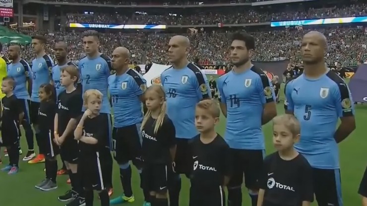 Copa America: Odegrano hymn Chile zamiast Urugwaju. Zawodnicy niewzruszeni! (WIDEO)
