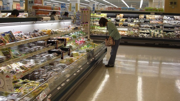 Gigantyczne łapówki za "lepsze" półki w supermarkecie. Ruszył proces ws. korupcji w sieciach handlowych